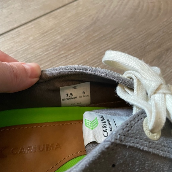 Cariuma Oca Low Charcoal Grey Suede Sneaker Women’s - Picture 4 of 4